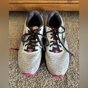 Brooks Women's Athletic Shoes in White and Pink